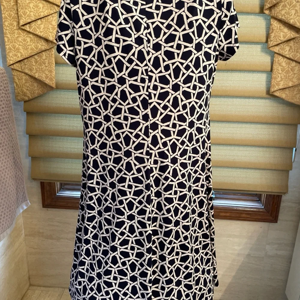 MSK Short Sleeve Stretch Black/White Geometric Print Dress - Picture 5 of 8